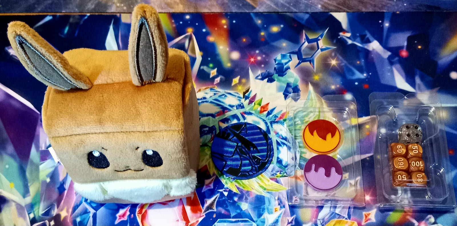 Pack deck box eevee SP + kit dados marcadores de estado ETB prismatic evolutions moneda lugia