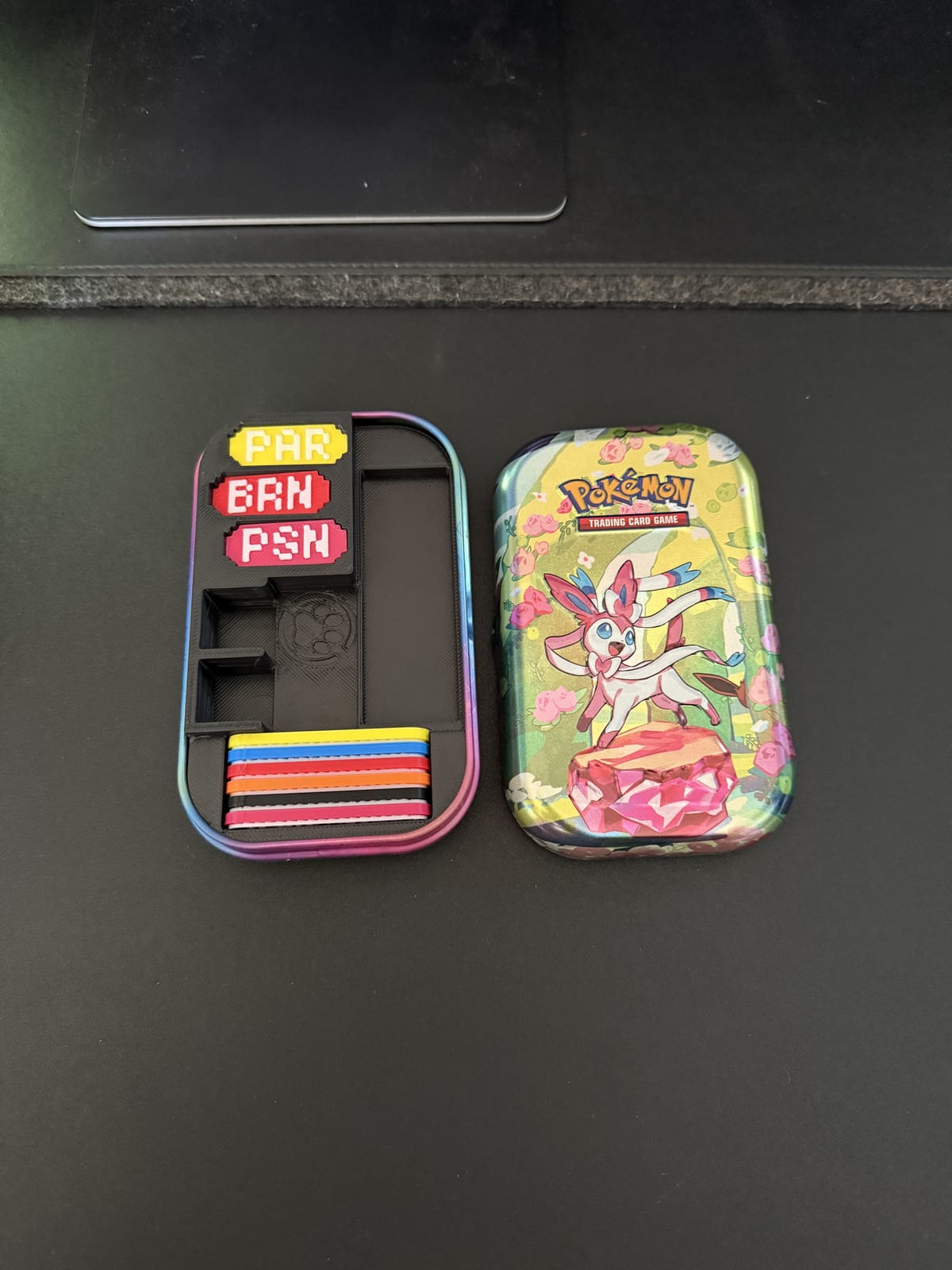 Mini Tin Sylveon + Organizador Mini Tin