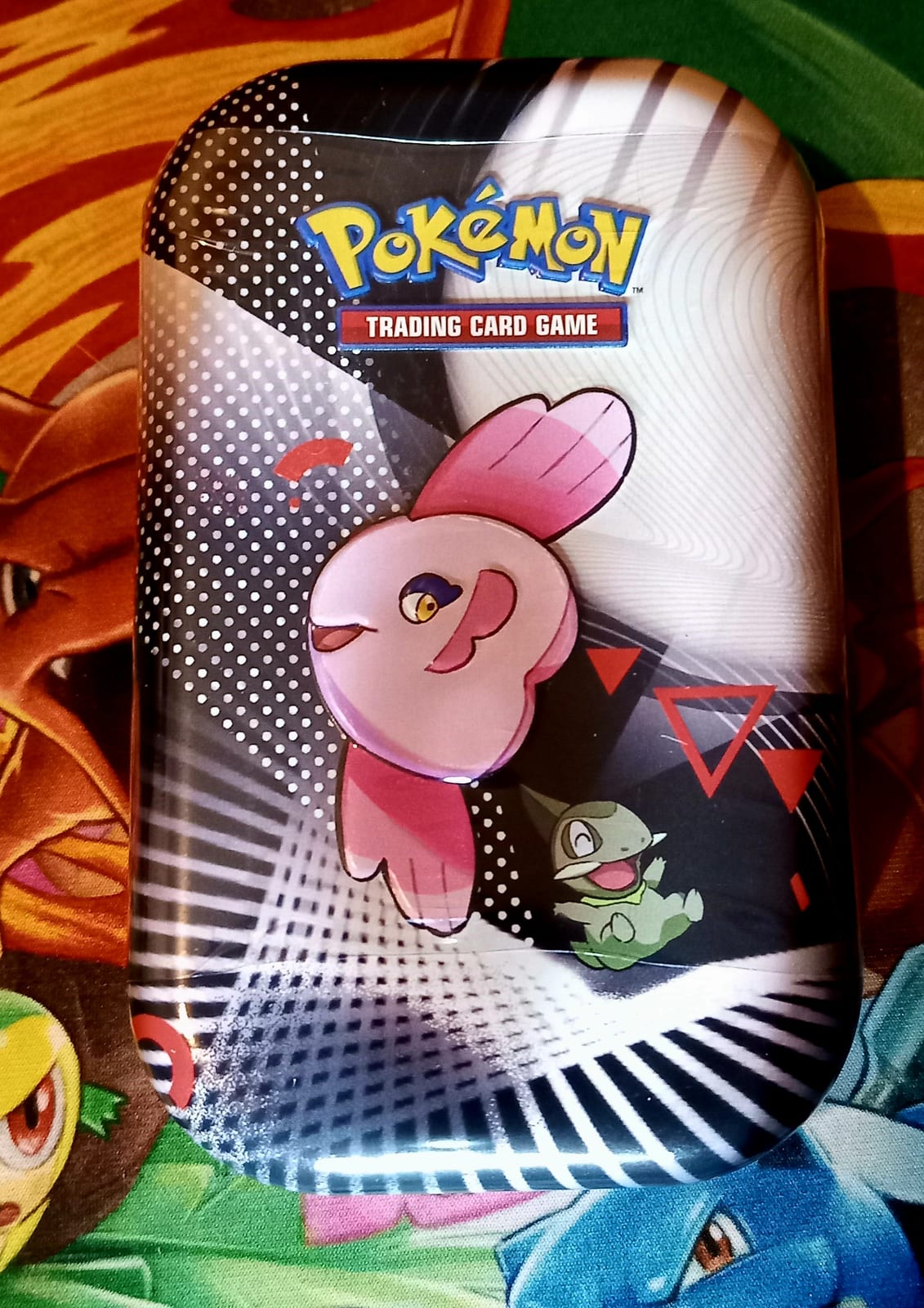 Mini tin unova black bolt and white flare ingles