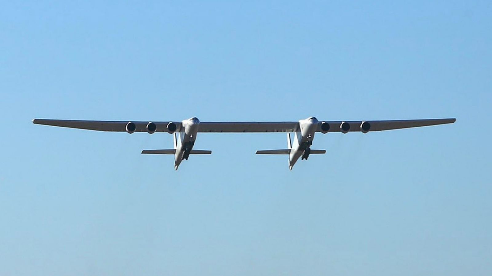 Stratolaunch Roc, chiếc máy bay lớn nhất thế giới vừa sải cánh thành công