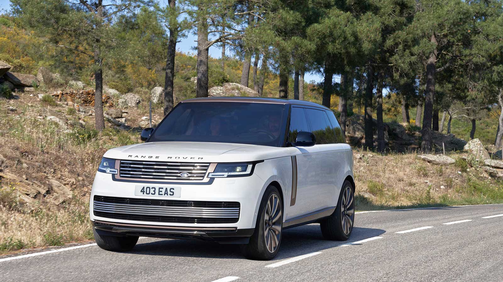 Range Rover Mới: sẵn sàng nhận đơn đặt hàng cho phiên bản SV đầu bảng