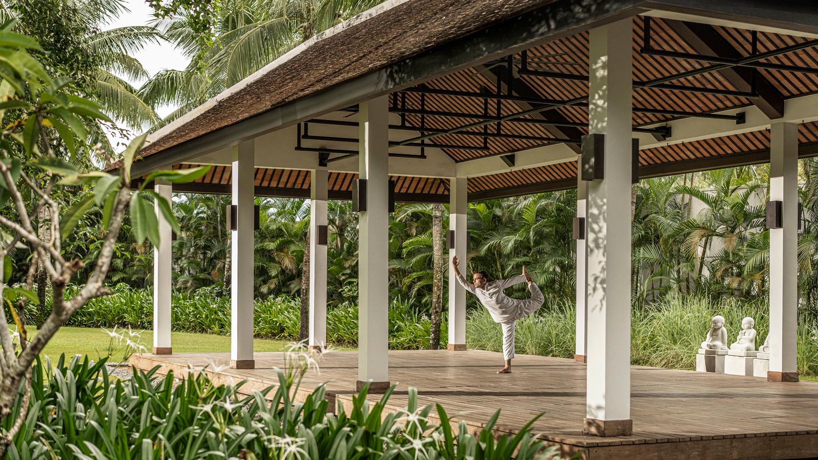 Khuôn viên Yoga thanh tịnh tại Four Season Resort The Nam Hai