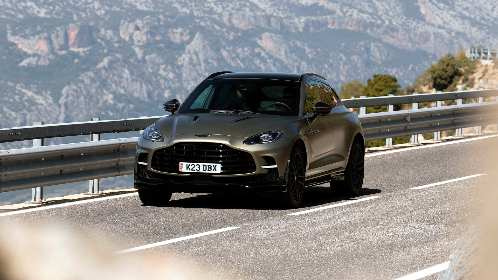 Aston Martin DBX707