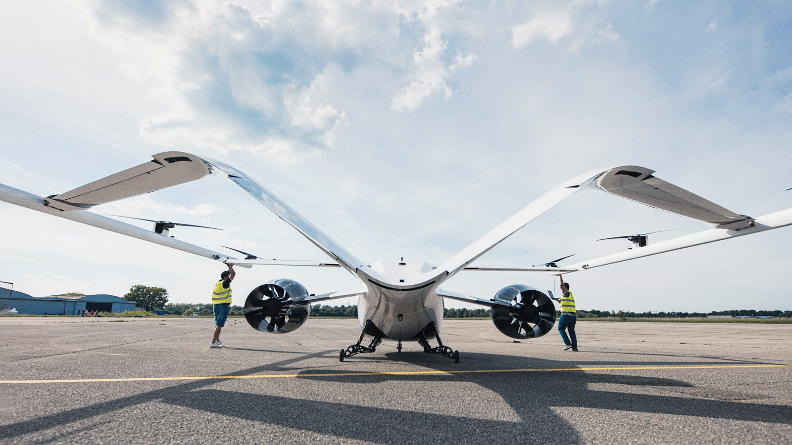 Xu thế hợp tác giữa các hãng xe và startup eVTOL