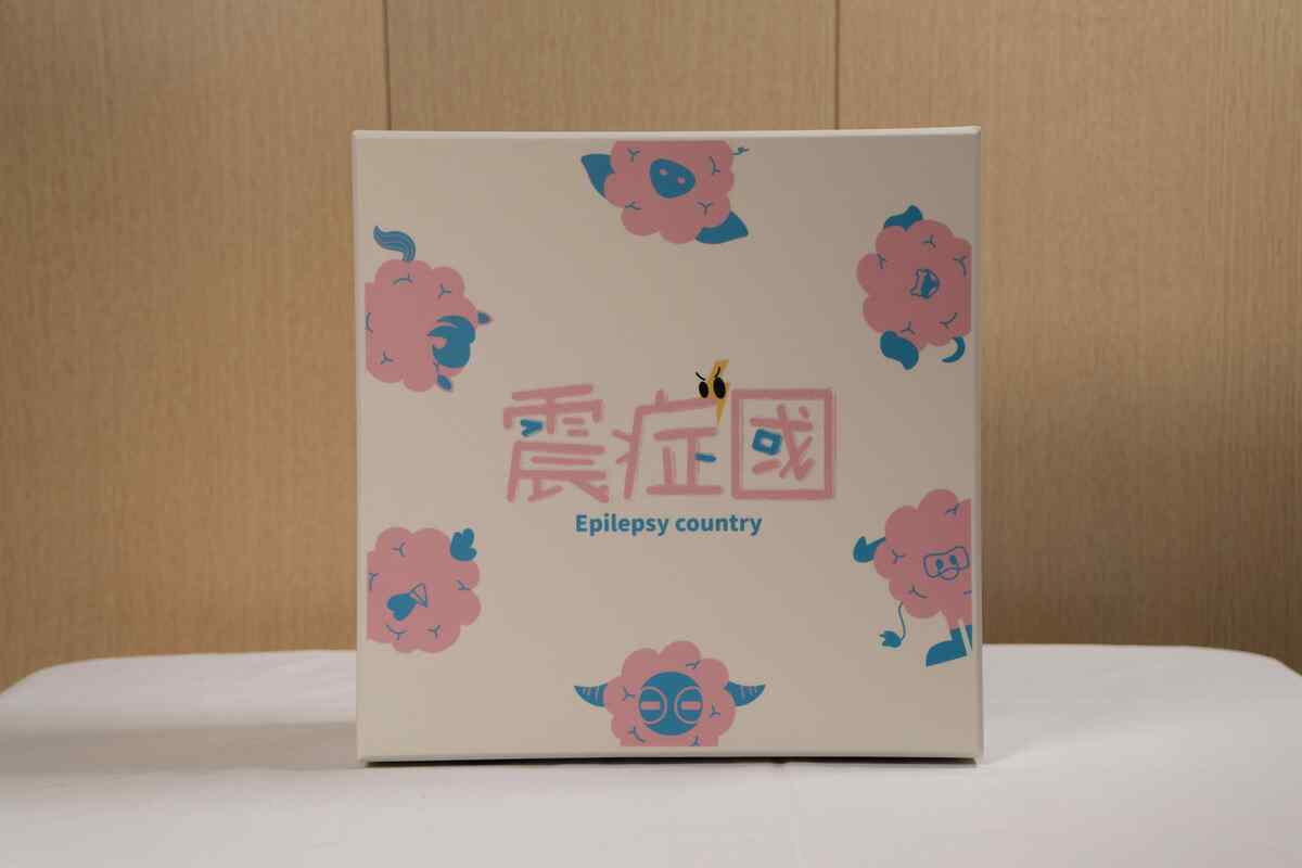 Package Material: White Cardboard
Package Size: 24cm*24cm*6cm