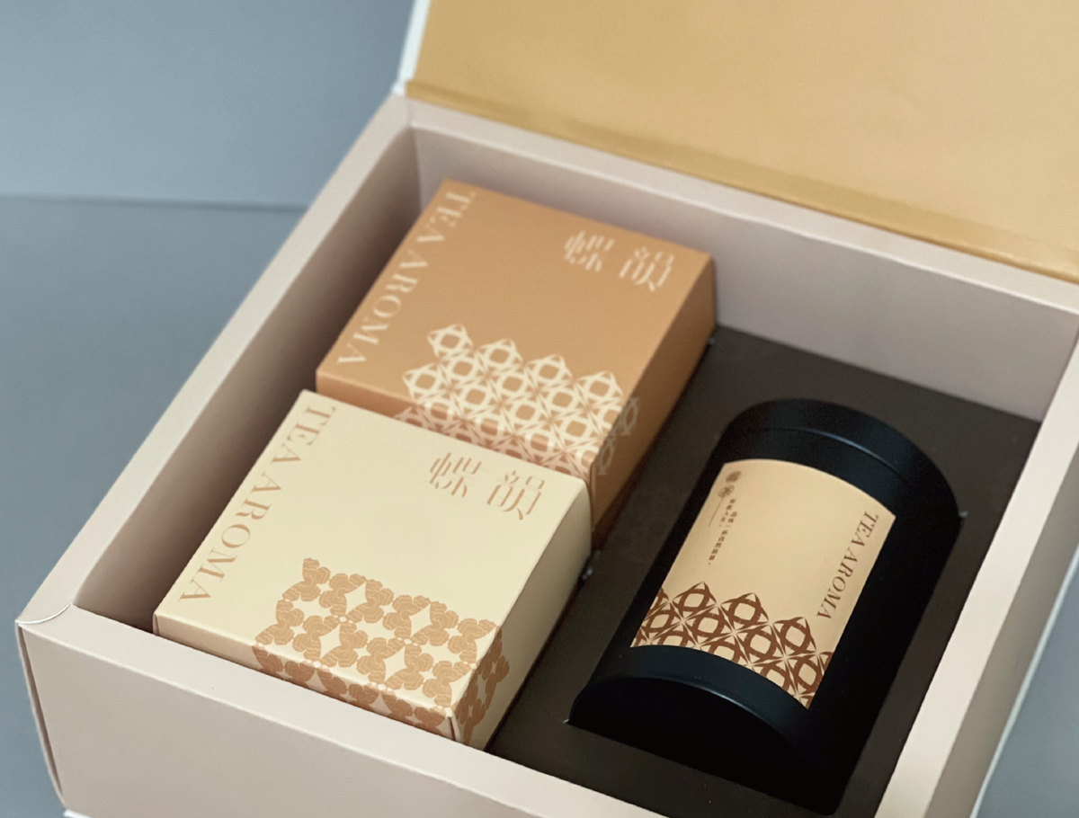 The gift box design is designed with six logo dismantling and six butterfly permutations, giving people a sense of atmosphere and stability.