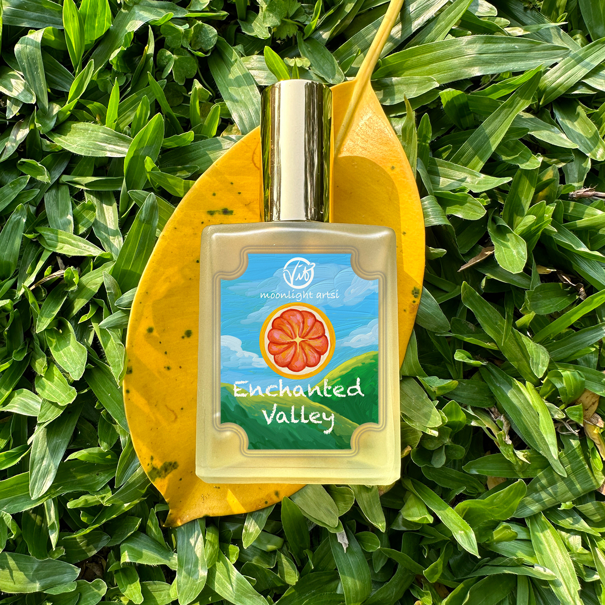 Enchanted Valley is a perfume where the fresh citrus and delicate floral notes, like a gentle breeze, accompany you through nature, guiding you on a courageous journey toward inner peace.