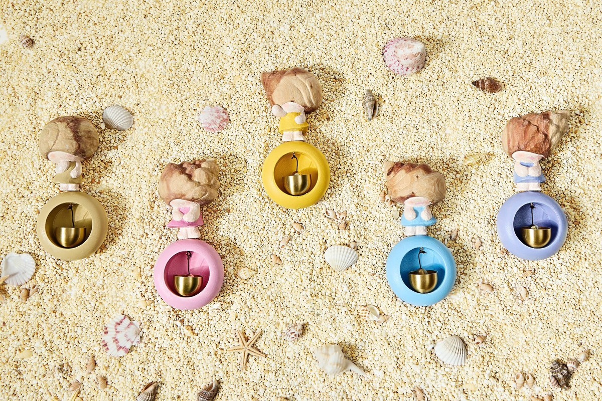 以廢木雕刻門鈴，傳遞溫柔與祝福。