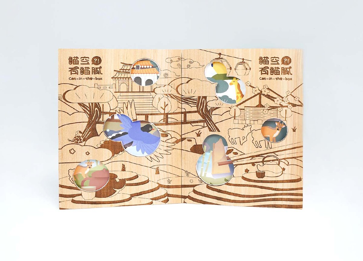 教學內容書冊（左）；實踐成果書冊（右）