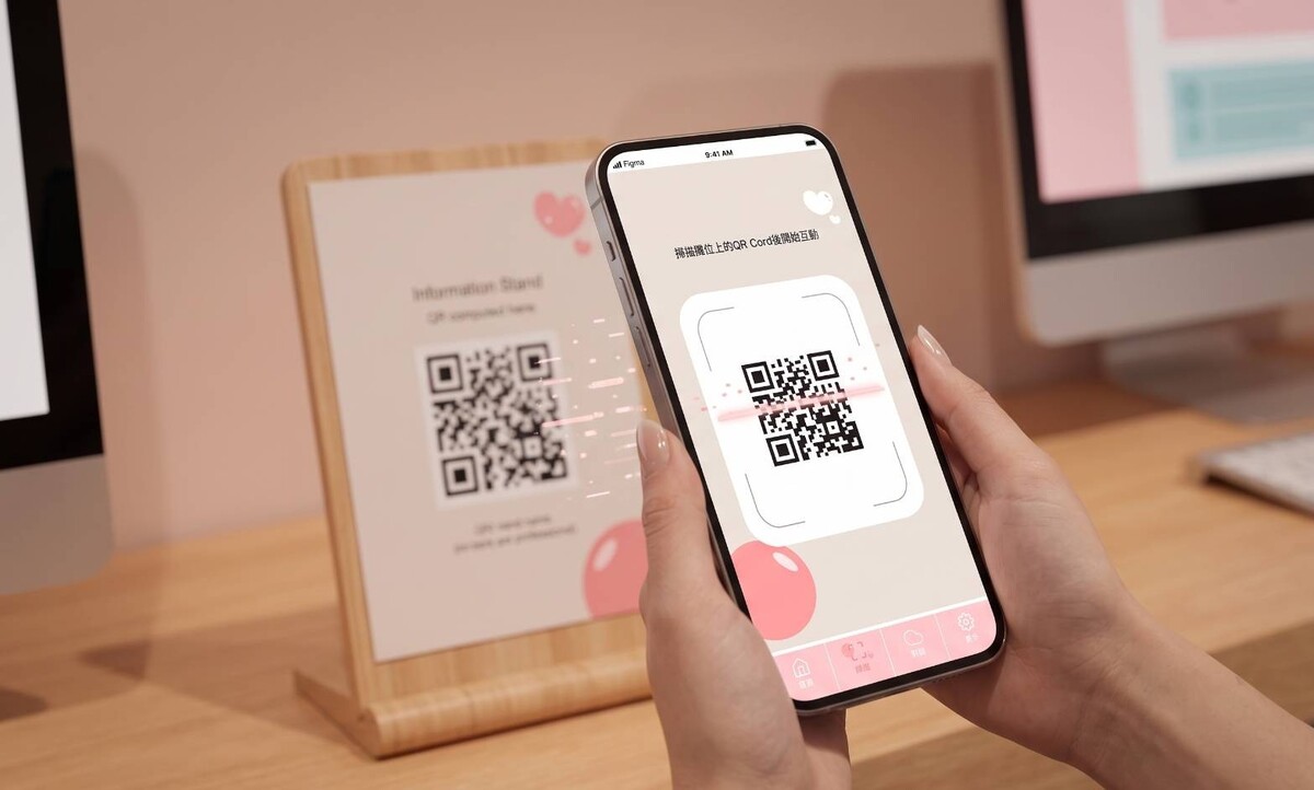 使用者用手機掃描展位上的QR碼進行互動。