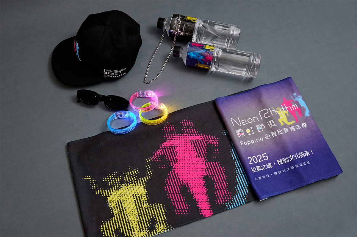 活動周邊：帽子、霓虹燈手環、毛巾、水