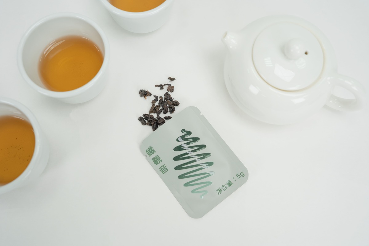 鐵觀音：火與時間淬鍊，琥珀般的鐵觀音茶韻。