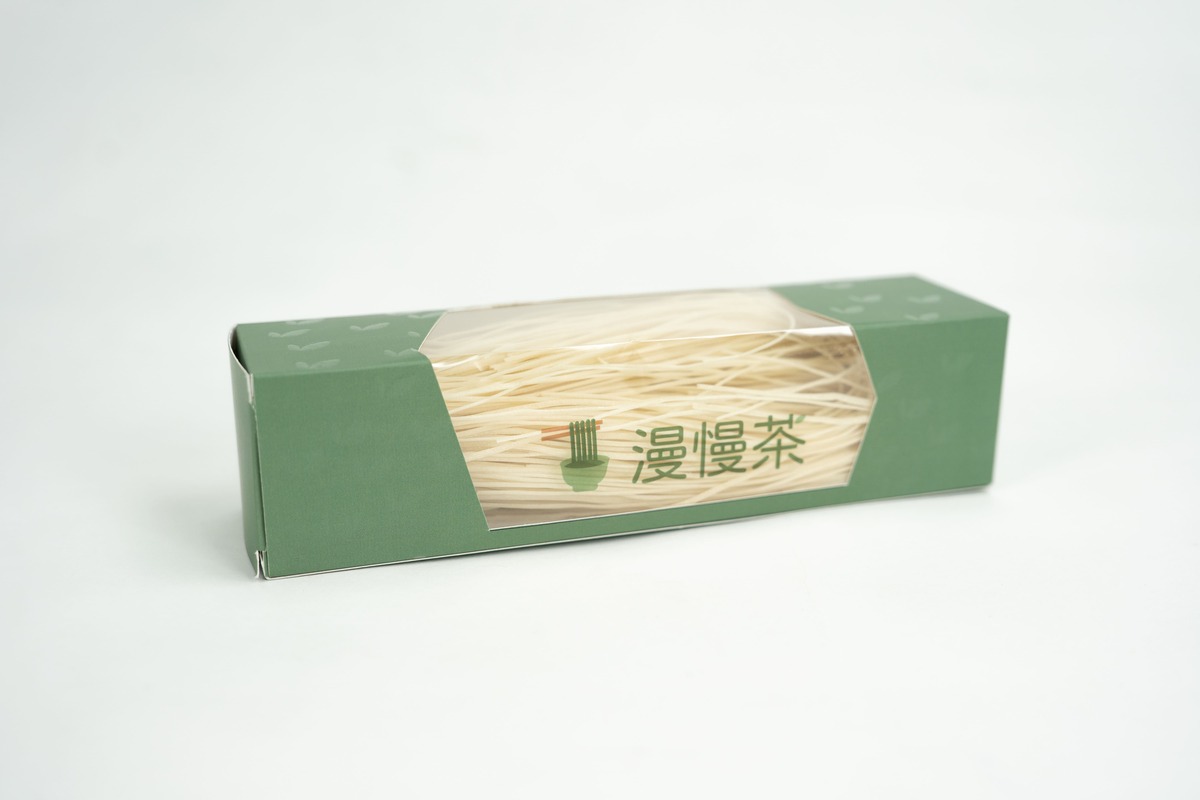 手工麵線：揉進陽光的溫度，傳承工藝的手工麵線。