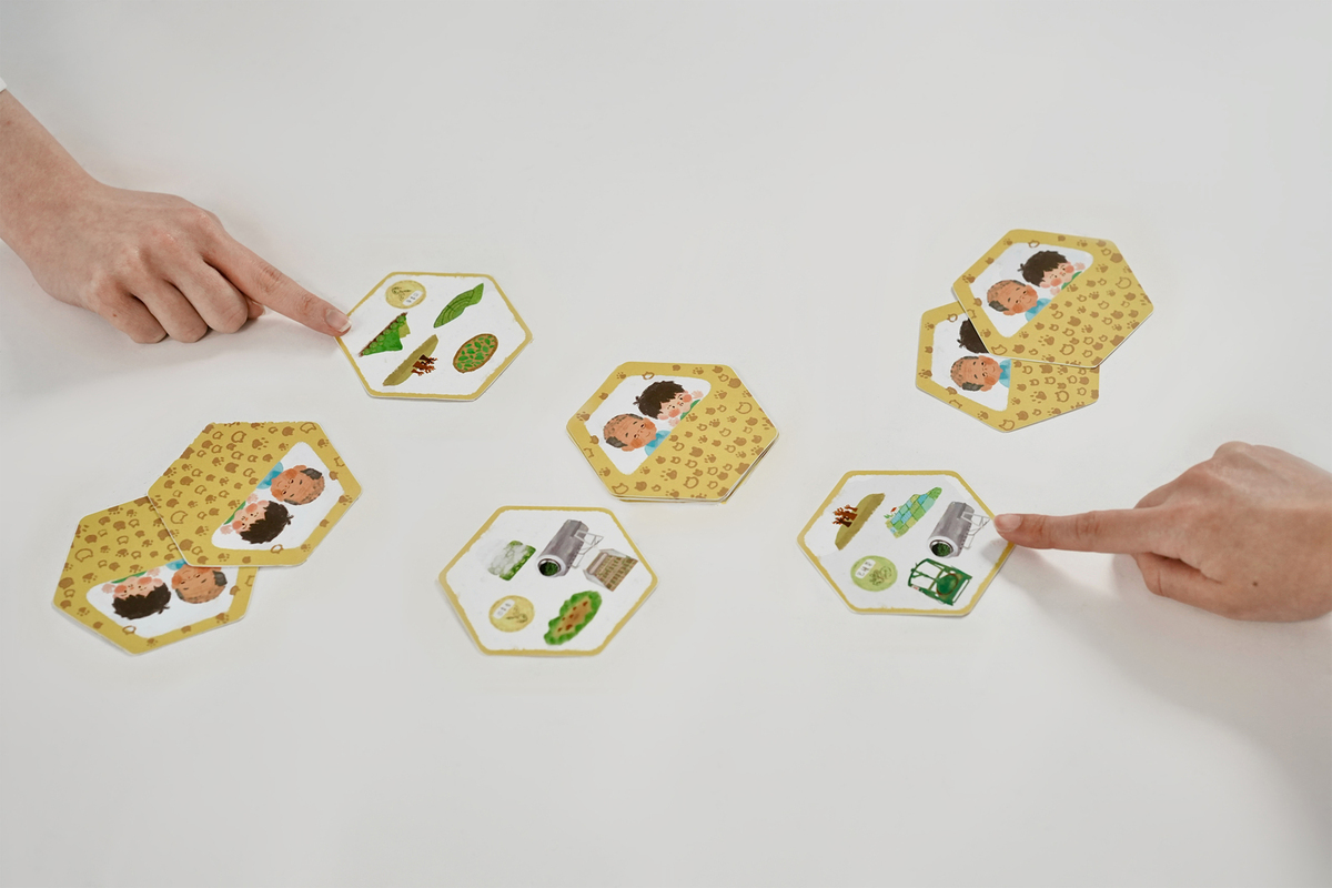 透過兩款遊戲卡牌設計，延伸親子互動與學習