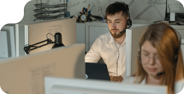 Trabajadores en un call center | Call center worker