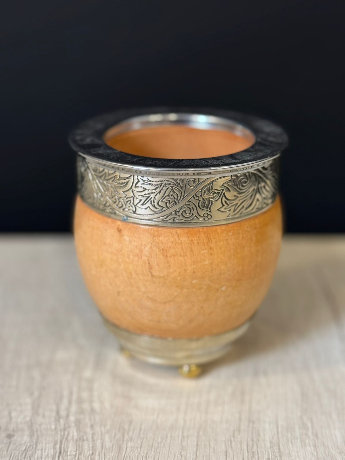 Imperial Roma de algarrobo base de alpaca y pelotas de bronce con bombilla acero pico de loro