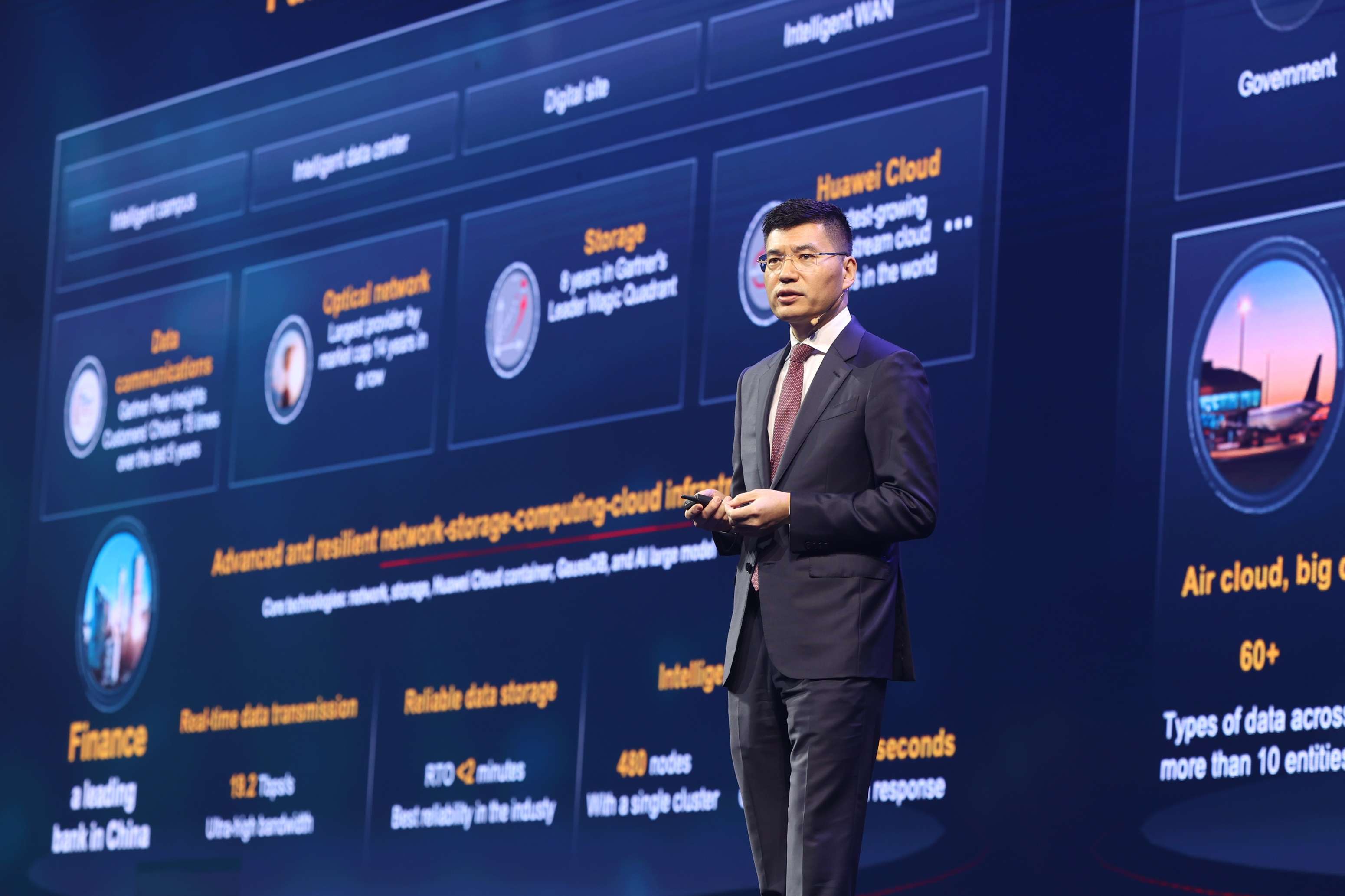 https://storage.googleapis.com/techsauce-prod/ugc/uploads/2024/4/1714376577_Leo_Chen%2C_Senior_Vice_President_of_Huawei.JPG