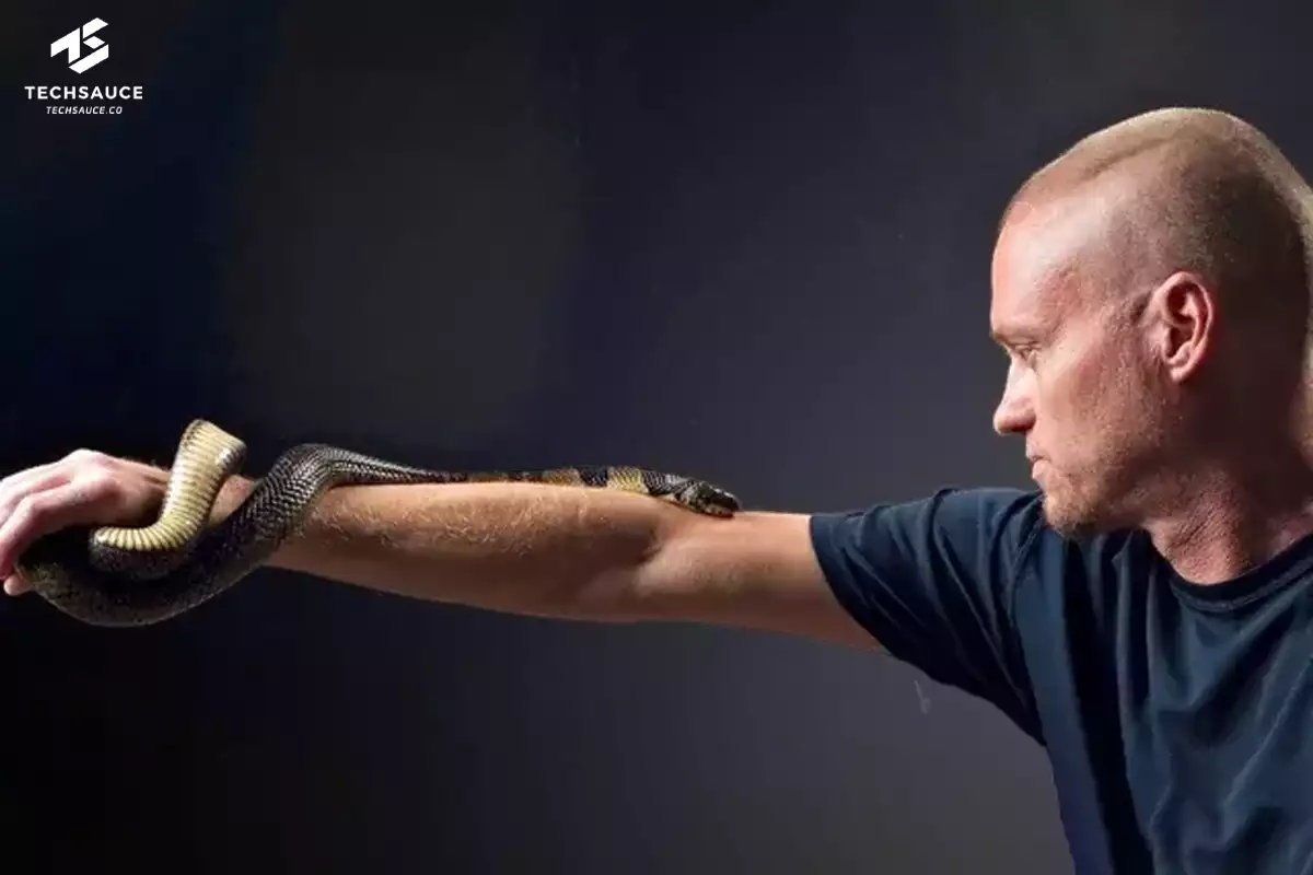 ยอมให้งูกัด! ชายให้งูกัด 200 ครั้ง เพื่อสร้างเซรุ่มรักษาพิษงูครอบจักรวาล