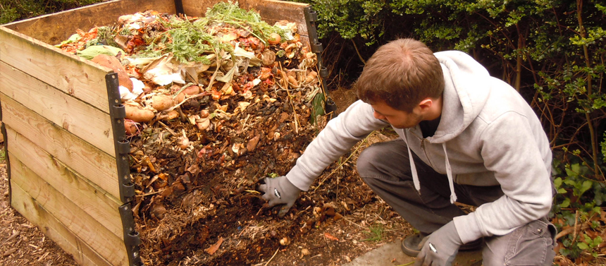 Composteur de jardin en bois et bac a compost