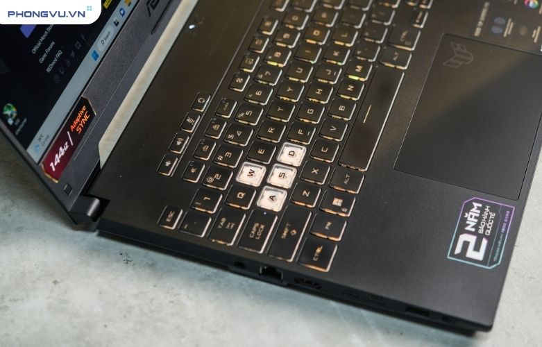 Bàn phím  của laptop Asus TUF Gaming F15 FX506HE-HN075W có thiết kế“chiclet” chuẩn gaming