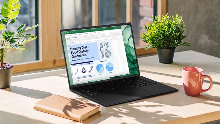 Sử dụng hệ điều hành windows 11 cùng viên pin liền 90Wh