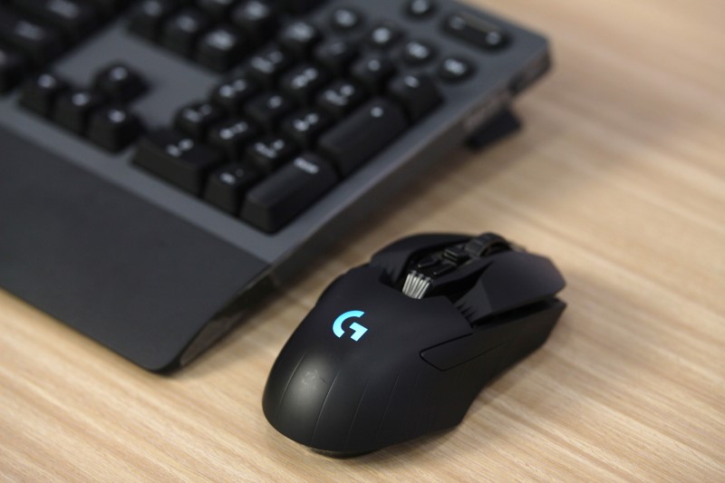 Thiết kế công thái học tùy biến và phong cách gaming mạnh mẽ của Logitech G903 Hero