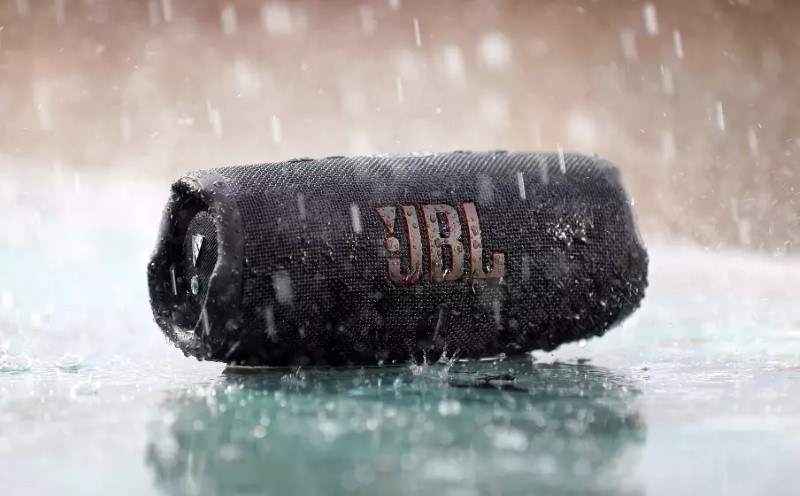 JBL Charge 5 - Thiết kế hiện đại chống nước, chống ồn