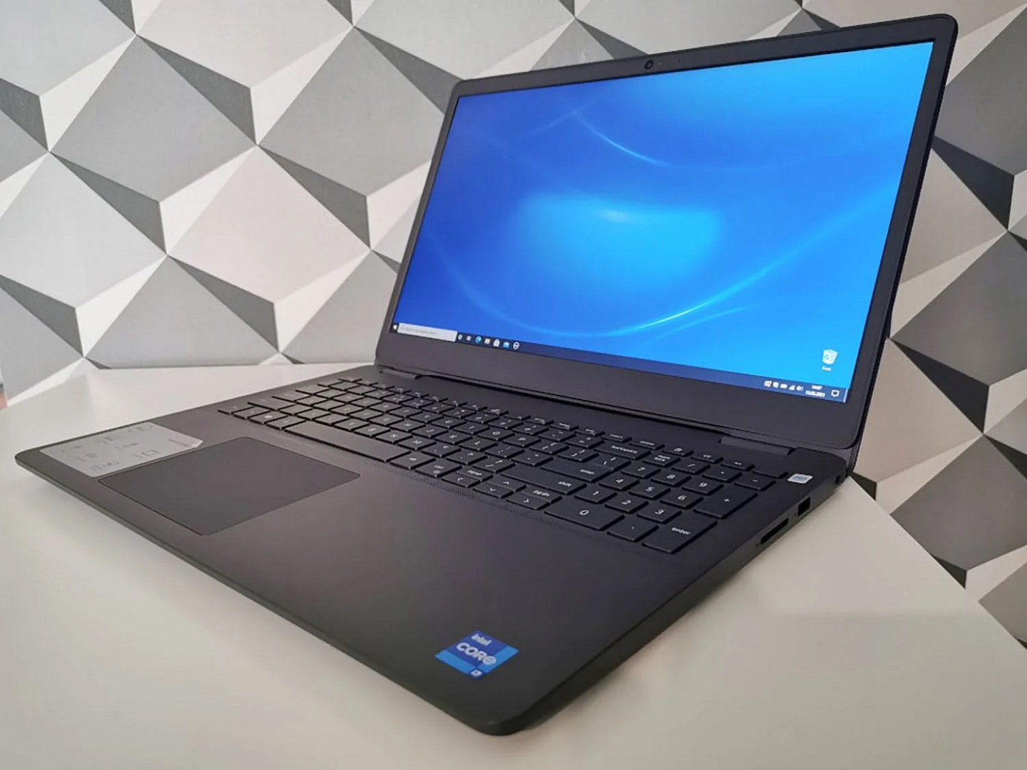 Laptop Dell Vostro 15 - Khám phá thành công hàng ngày