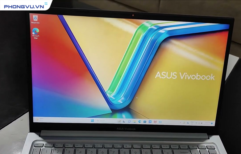 Asus Vivobook X1504VA-NJ070W sở hữu màn hình 15.6 inch Full HD, 512GB SSD