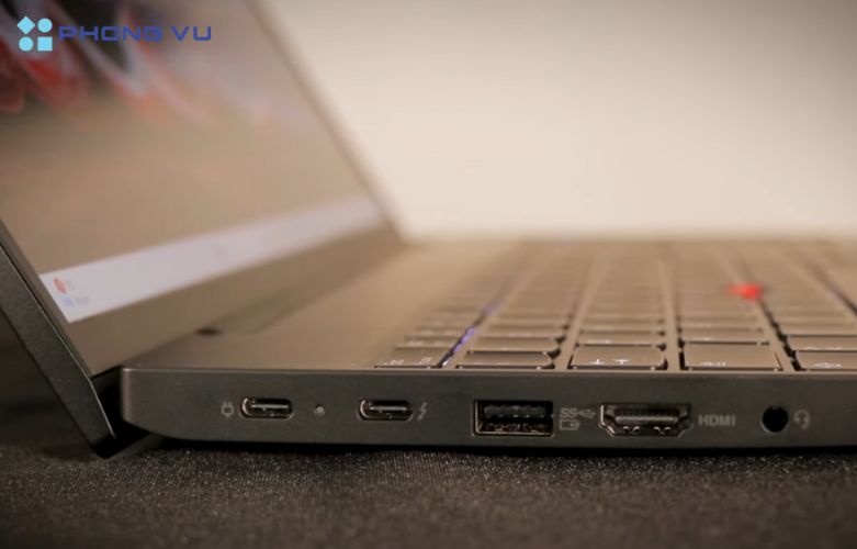 Cổng kết nối Laptop Lenovo ThinkPad E16 Gen 2 - 21MA0048VN phong phú giúp tương thích nhiều thiết bị ngoại vi