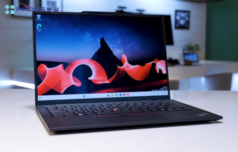 Màn hình của Lenovo ThinkPad X1 Carbon Gen 12 đáp ứng tốt nhu cầu làm việc, mang lại trải nghiệm giải trí tuyệt vời