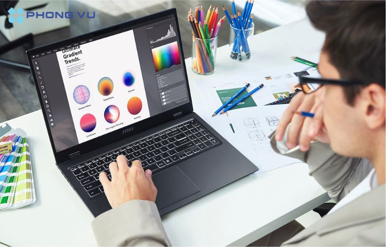 Laptop MSI Prestige 16 AI+ Evo B2VMG-016VN cho phép các cuộc họp trực tuyến diễn ra một cách suôn sẻ với màn hình lớn, hiển thị hình ảnh tốt và webcam sắc nét
