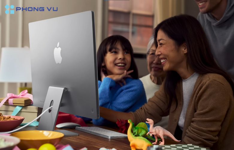 iMac mang đến sự tiện nghi nhất định cho người dùng khi đi kèm sản phẩm được đi kèm với Magic Keyboard, Magic Mouse không cần mua thêm