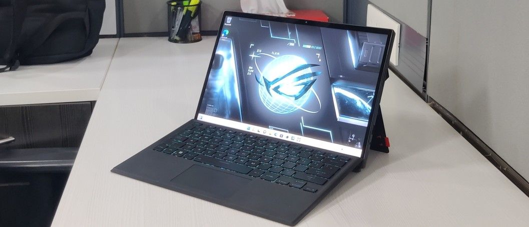 Một số hình ảnh thực tế của Laptop Asus ROG Flow GZ301ZE-LD6688W (1)