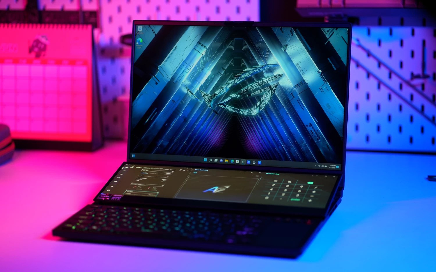 Một số hình ảnh thực tế Laptop Asus ROG Zephyrus Duo 16 GX650PZ (3)
