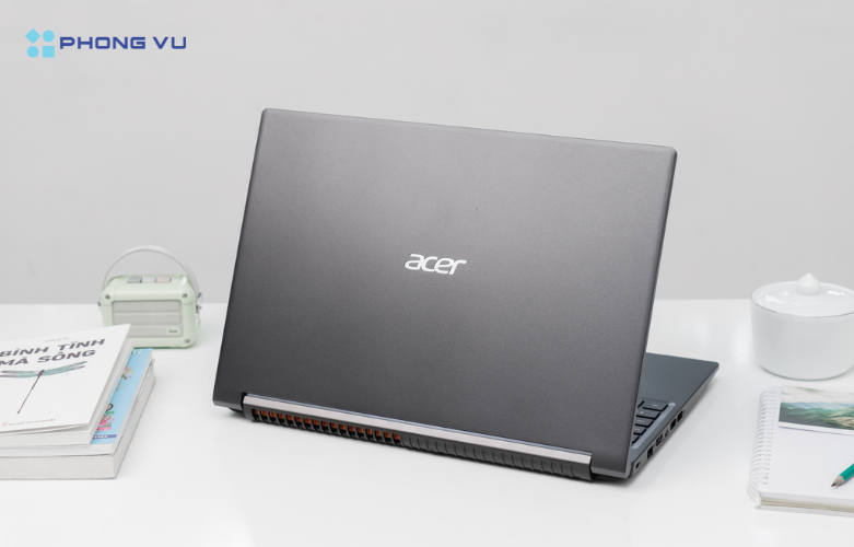 Hình ảnh laptop Acer Aspire 7 A715-42G-R4ST mặt sau