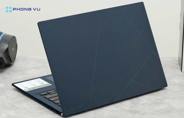 Hình ảnh thực tế Laptop ASUS Zenbook 14 OLED UX3402VA-KM085W mặt sau