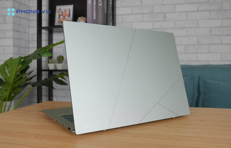 Hình ảnh thực tế Laptop Asus UX3402Z-KM218W mặt sau