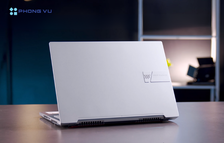 Hình ảnh thực tế Asus Vivobook Pro 16X OLED N7601ZM-MX196W mặt sau