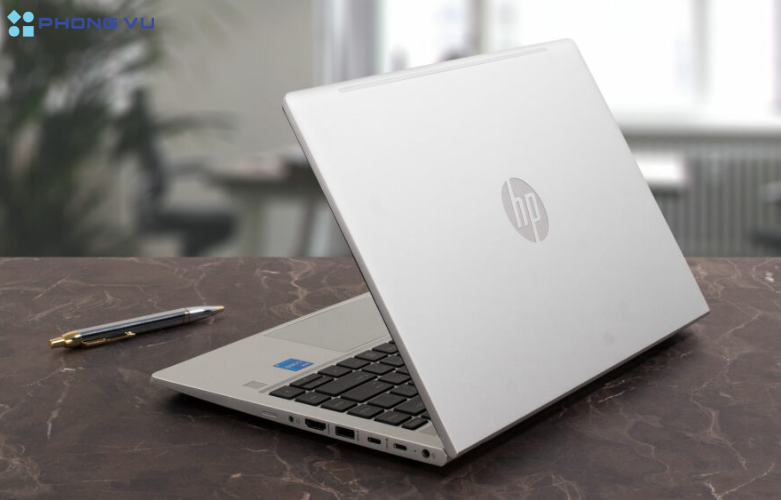 Hình ảnh thực tế Laptop HP ProBook 440 G10 i3 (cạnh phải)