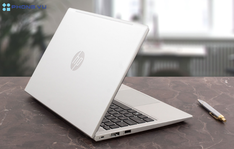 Hình ảnh thực tế Laptop HP ProBook 440 G10 873B8PA (cạnh trái)