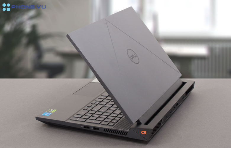 Hình ảnh thực tế Laptop Dell Gaming G15-5530-i7H165W11GR4050 (cạnh phải)