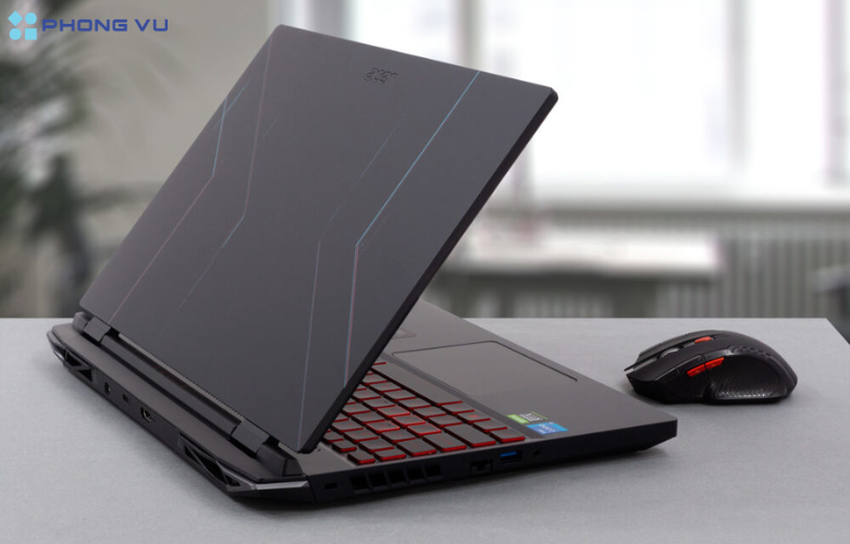 Hình ảnh thực tế Laptop Acer Nitro AN515 (trái)