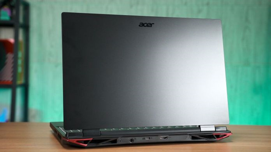  Hình ảnh thực tế của laptop Acer Nitro 5 AN515-46-R5Z2 - NH.QH3SV.001b (mặt sau)