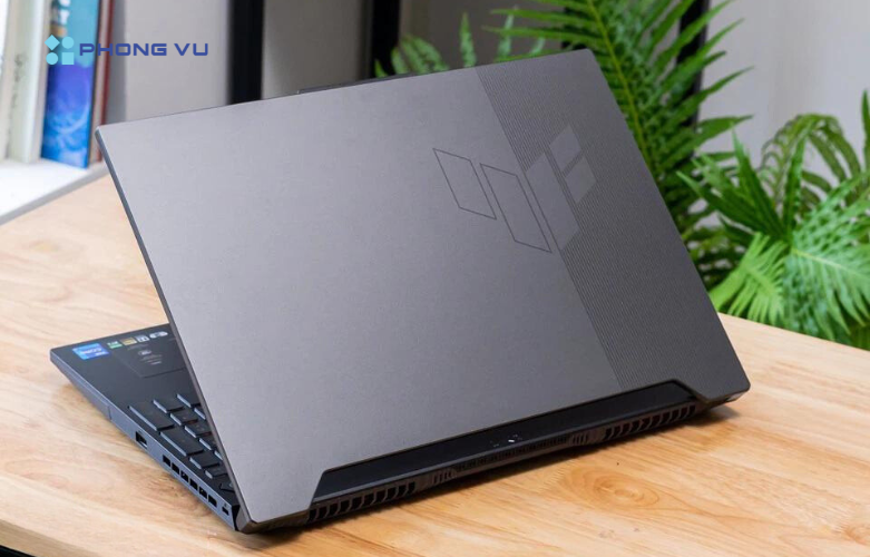 Hình ảnh thực tế Asus TUF Dash F15 i7 Gen 11 + RTX 3060 mặt sau