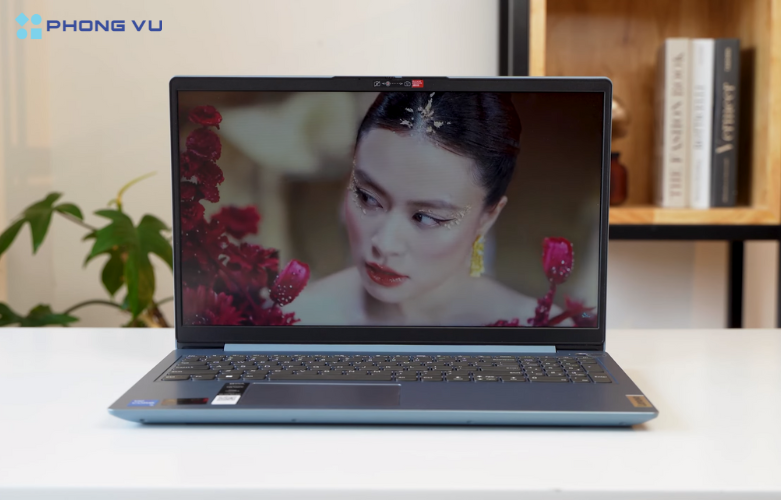 Hình ảnh thực tế laptop Lenovo IdeaPad 3 14IAU7-82RJ000HVN (trực diện)