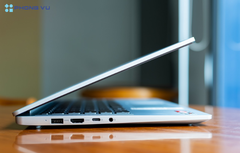 Hình ảnh thực tế Laptop Lenovo IdeaPad Slim 5 14IRL8 - 82XD008LVN (cạnh trái)