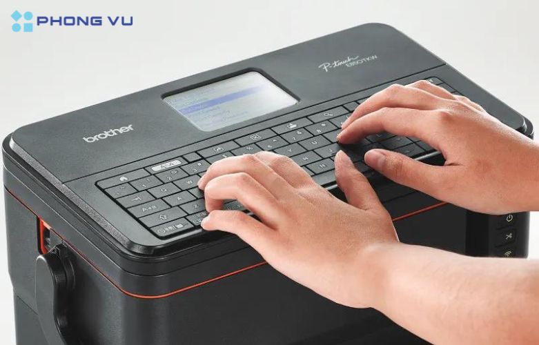 Máy in nhãn Brother PT-E850TKW có thiết kế nhỏ gọn, dễ dàng mang theo đến các công trường