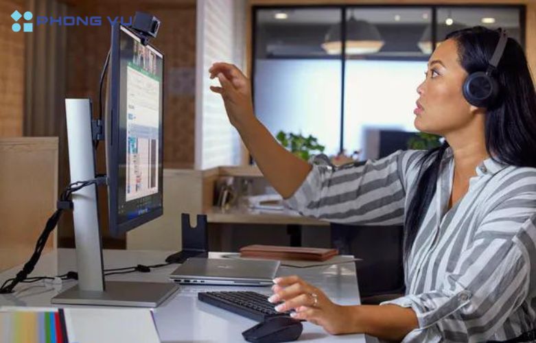 Thiết kế của màn hình LCD HP 27 inch E27u G5 6N4D3AA giúp người dùng tập trung hơn vào công việc mà không bị phân tâm bởi các chi tiết thừa thãi