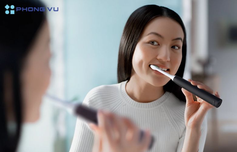 Với thiết kế thông minh và các tính năng tiện ích, bàn chải điện giúp tiết kiệm thời gian và công sức trong việc chăm sóc răng miệng hàng ngày